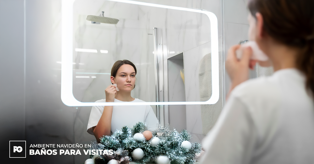 Ambiente navideño en baños para visitas